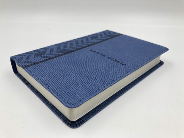 Biblia NTV Compacta Azul - Biblia Nueva Traduccion Viviente Compacta Azul - Image 2