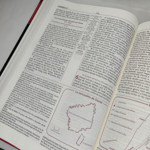 Biblia de Estudio Ryrie Ampliada Tapa Dura RVR1960 - Image 5