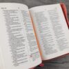 Biblia Reina Valera Bolsillo Rosa con cierre Qr - Image 4