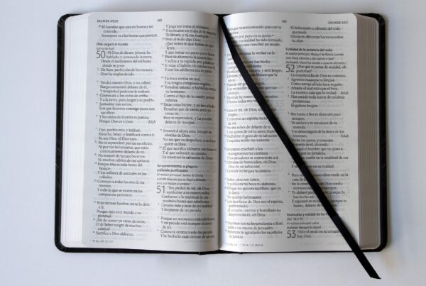 Biblia RVR 1960 Letra Grande Tapa Dura  Corona - Image 4