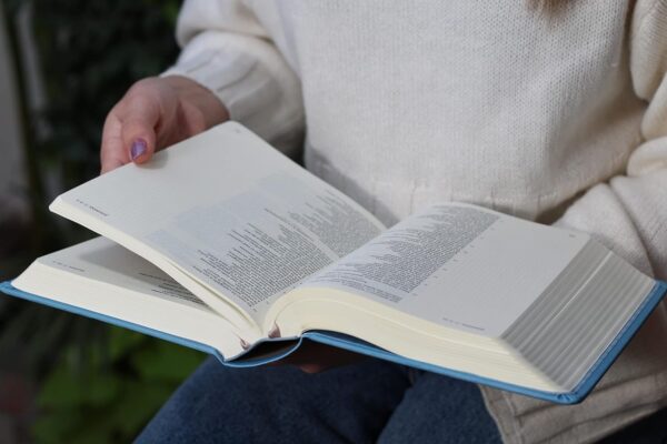 La Biblia Católica de Apuntes LBLA Tapa dura Tela Azul - Image 7