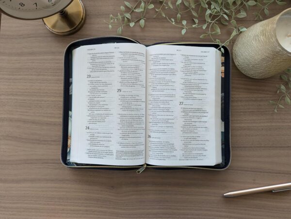 Biblia NTV Ultrafina Zíper Floral Cierre – con Filament App - Image 6