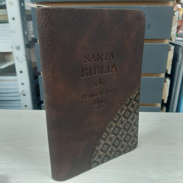 Biblia RVR60 Letra Grande 10 pts Hombre Cierre - Image 5