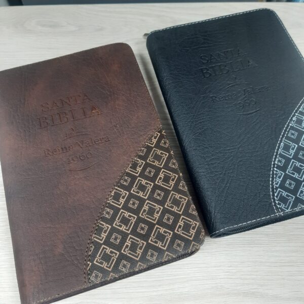 Biblia RVR60 Letra Grande 10 pts Hombre Cierre - Image 6