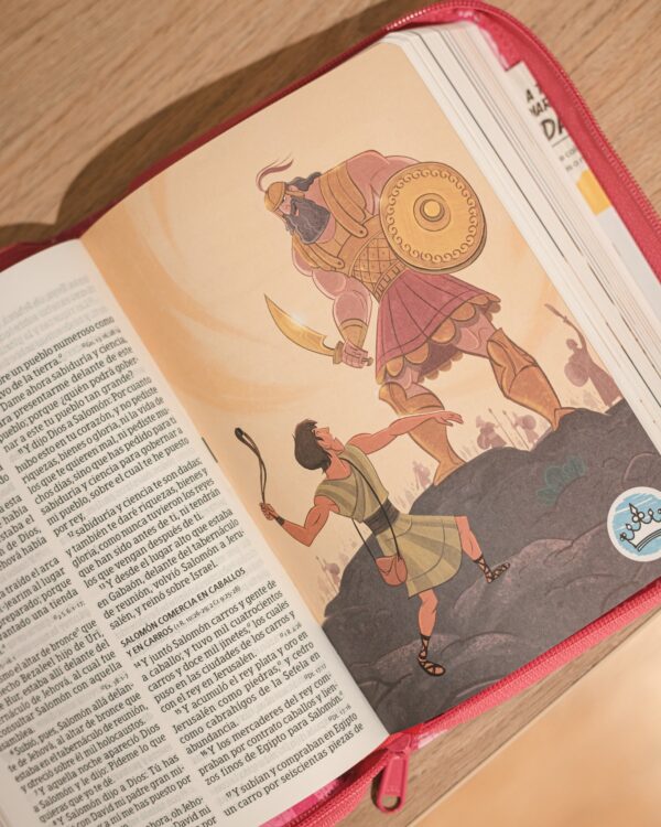 Biblia Interactiva para niñas RVR60 Letra Grande 12 pts Rosa Cierre - Image 7