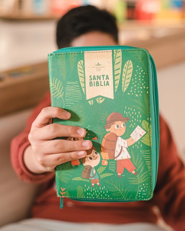 Biblia Interactiva para niños RVR60 Letra Grande 12 pts Verde Cierre - Image 8