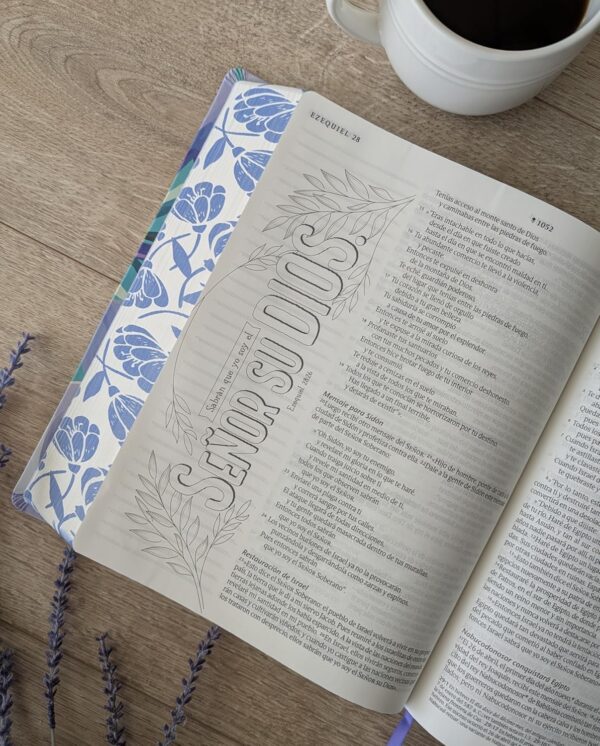 Biblia Inspira NTV Letra Grande 10 Azul con Flores Filament App - Image 4