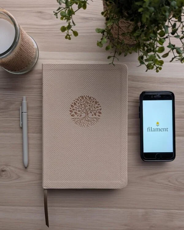 Biblia NTV Beige Letra Grande Valor Premium Filament - Image 4