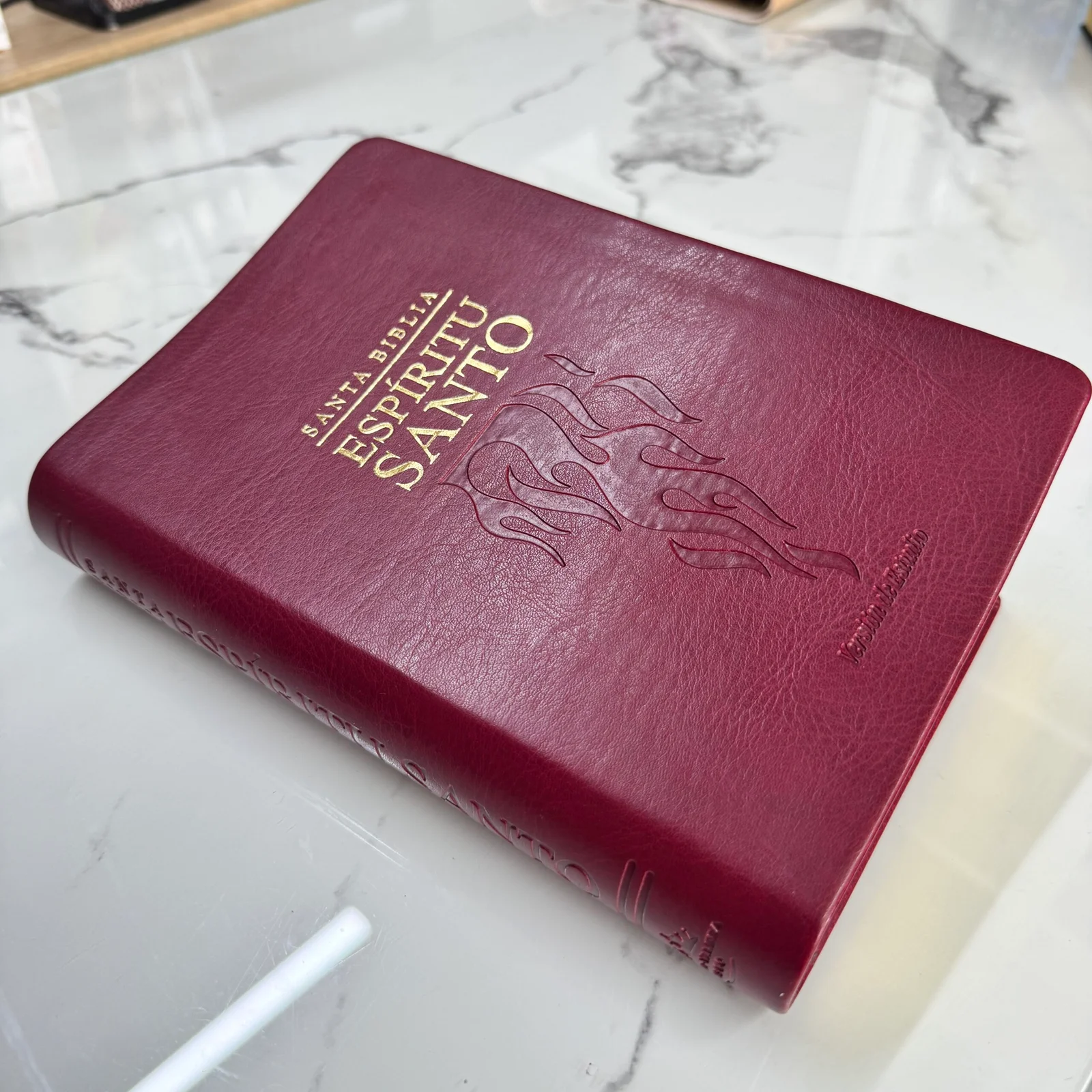 Biblia del Espíritu Santo RVR60 Versión de Estudio Piel Vino tinto Descubre al Espíritu Santo desde Génesis hasta Apocalipsis. - Image 3